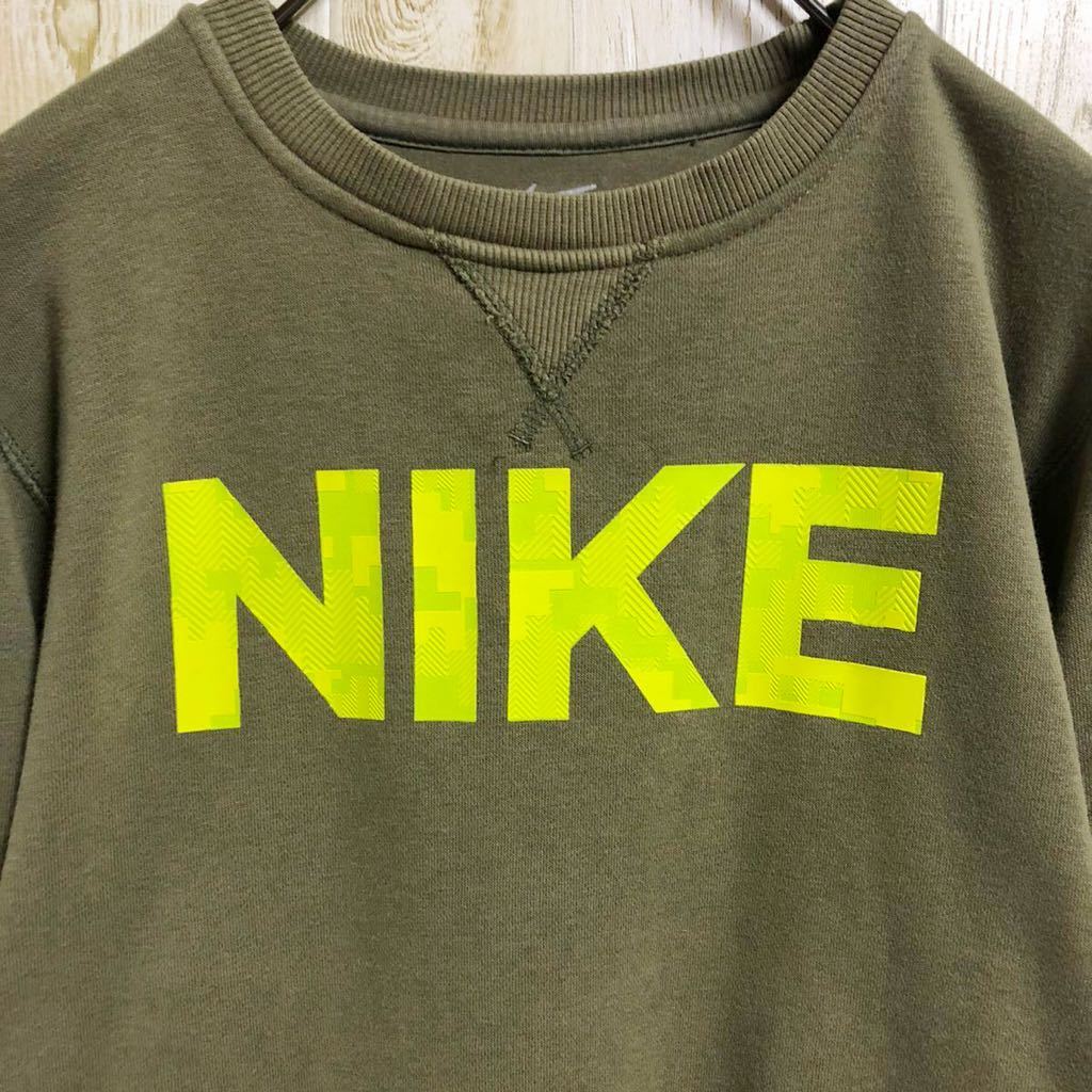 【人気カラー】NIKE ナイキ ビッグプリント 袖ロゴ 刺繍スウッシュ サイドリブ カーキ色 スウェットトレーナー Sサイズ相当 古着