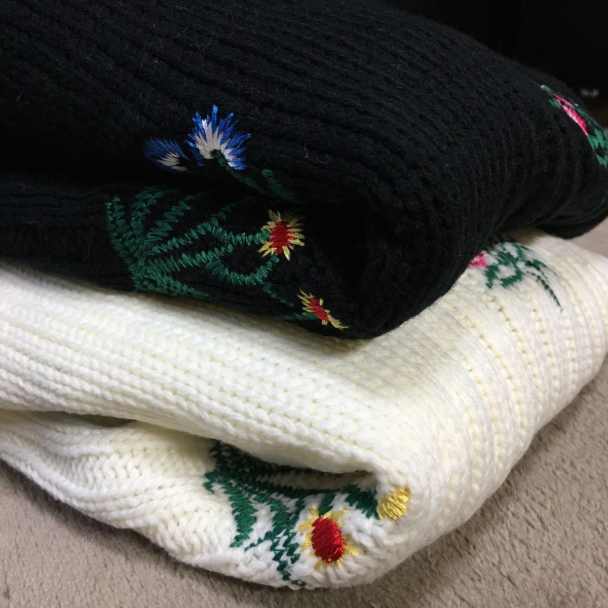 新品 フラワー刺繍ニット セーター 花柄 花刺繍 黒 白 新品 フラワー刺繍ニット セーター 花柄 花刺繍 黒 白