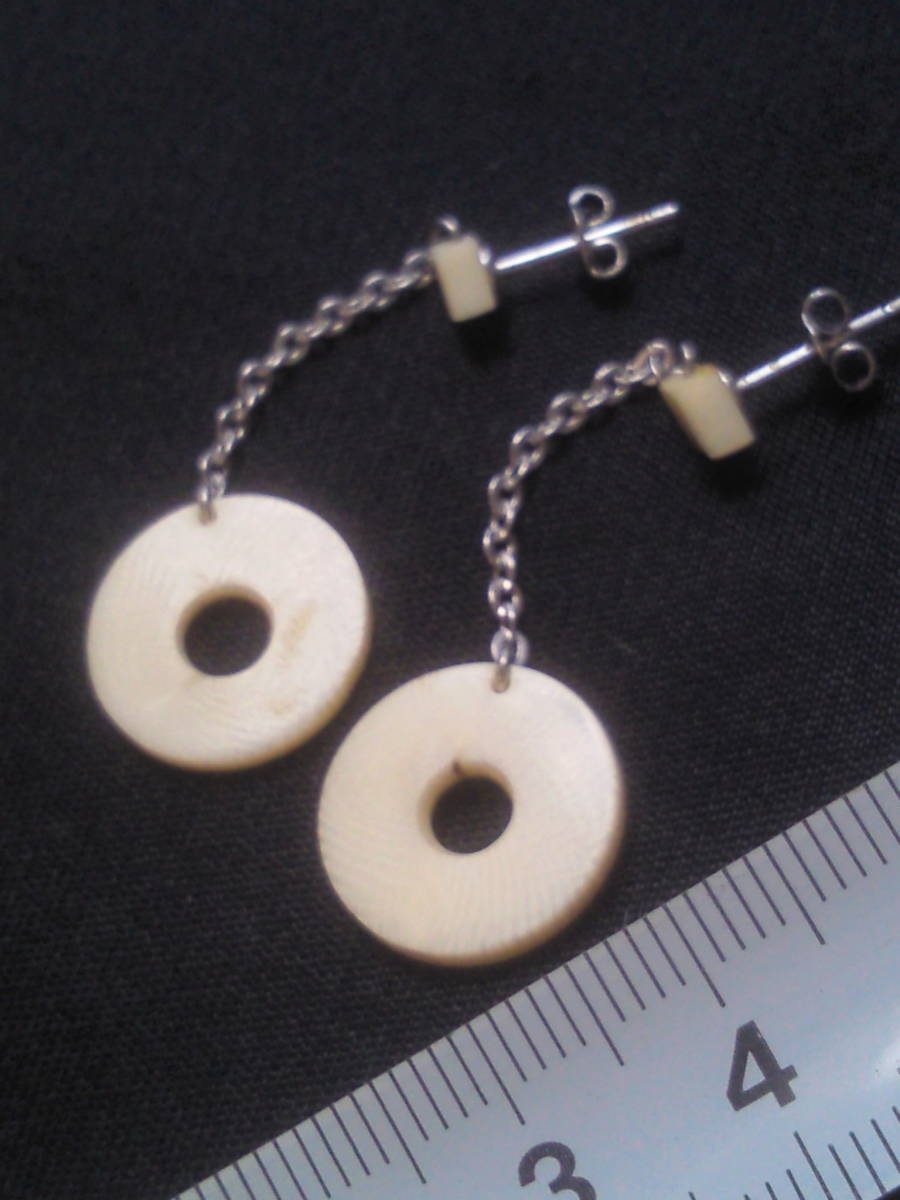 昭和レトロ 象牙調ピアス rsuganesha.com
