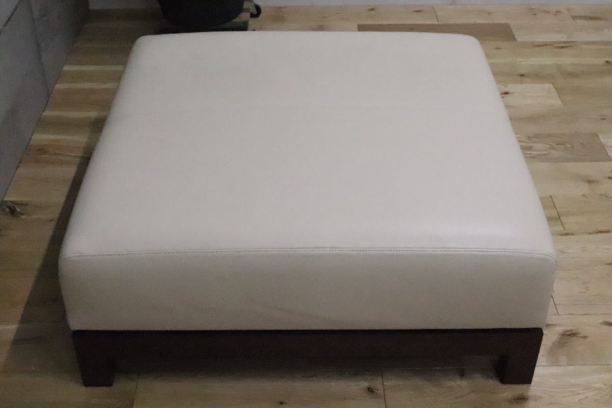 GMDK514○ CONDE HOUSE / カンディハウス tosai LUX リビング オットマン 本革 ウォールナット アイボリー系色 定価約18.7万 展示品_画像5