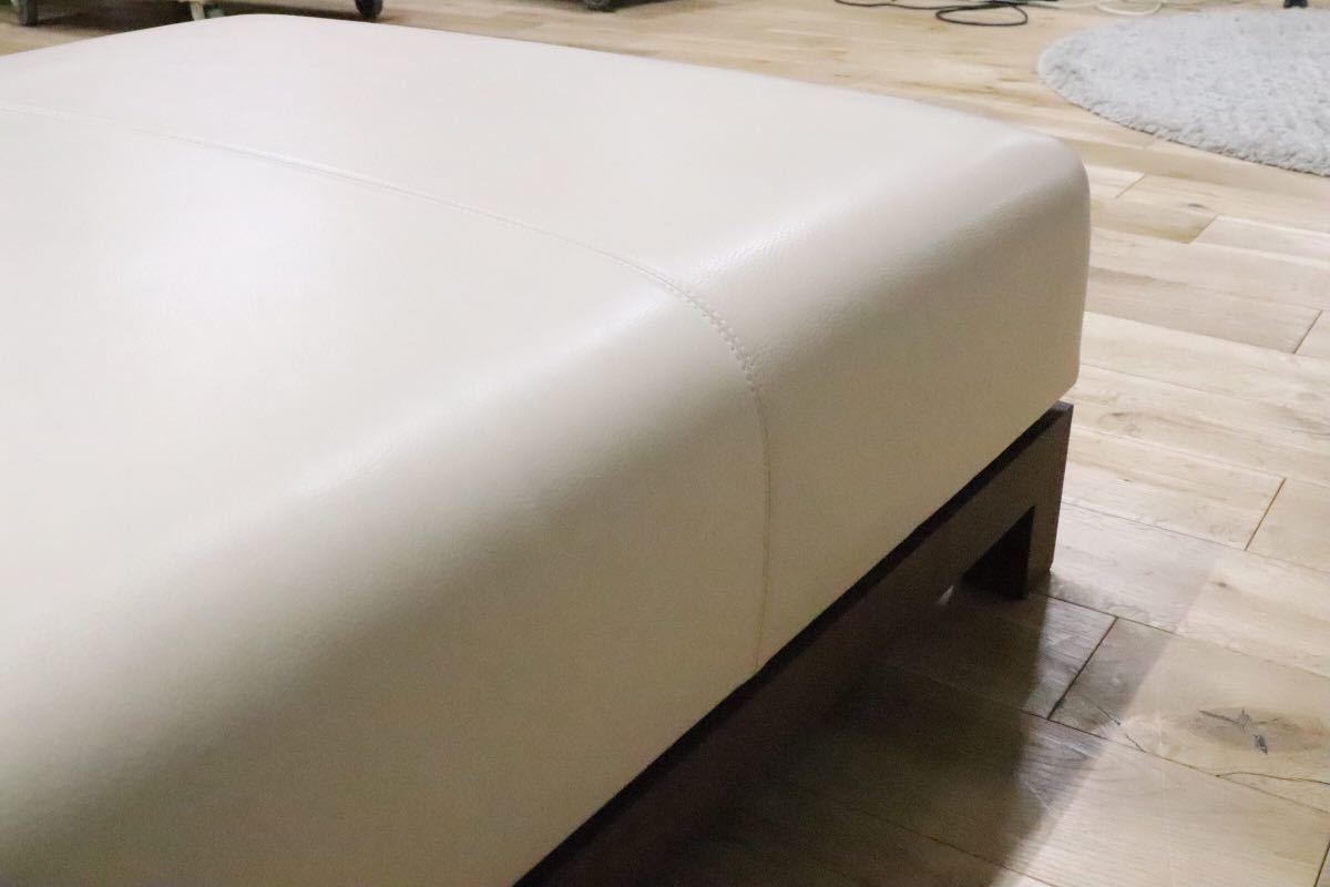 GMDK514○ CONDE HOUSE / カンディハウス tosai LUX リビング オットマン 本革 ウォールナット アイボリー系色 定価約18.7万 展示品_画像7