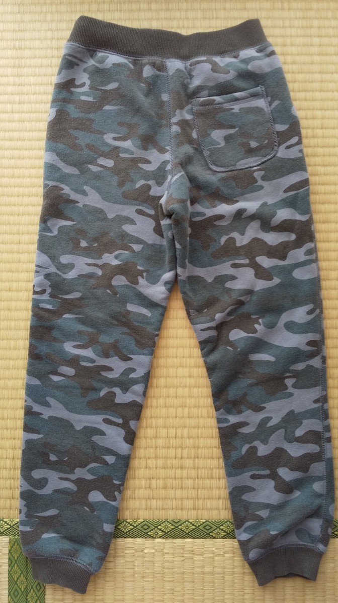 GU キッズボアスウェットパンツ 迷彩柄