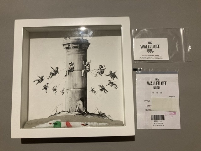  genuine article guarantee : complete sale goods banksy Bank si- hotel objet d'art HOTEL BOX SET dismaland The Walled Off Hotel Boxset Banksy box Bank si-