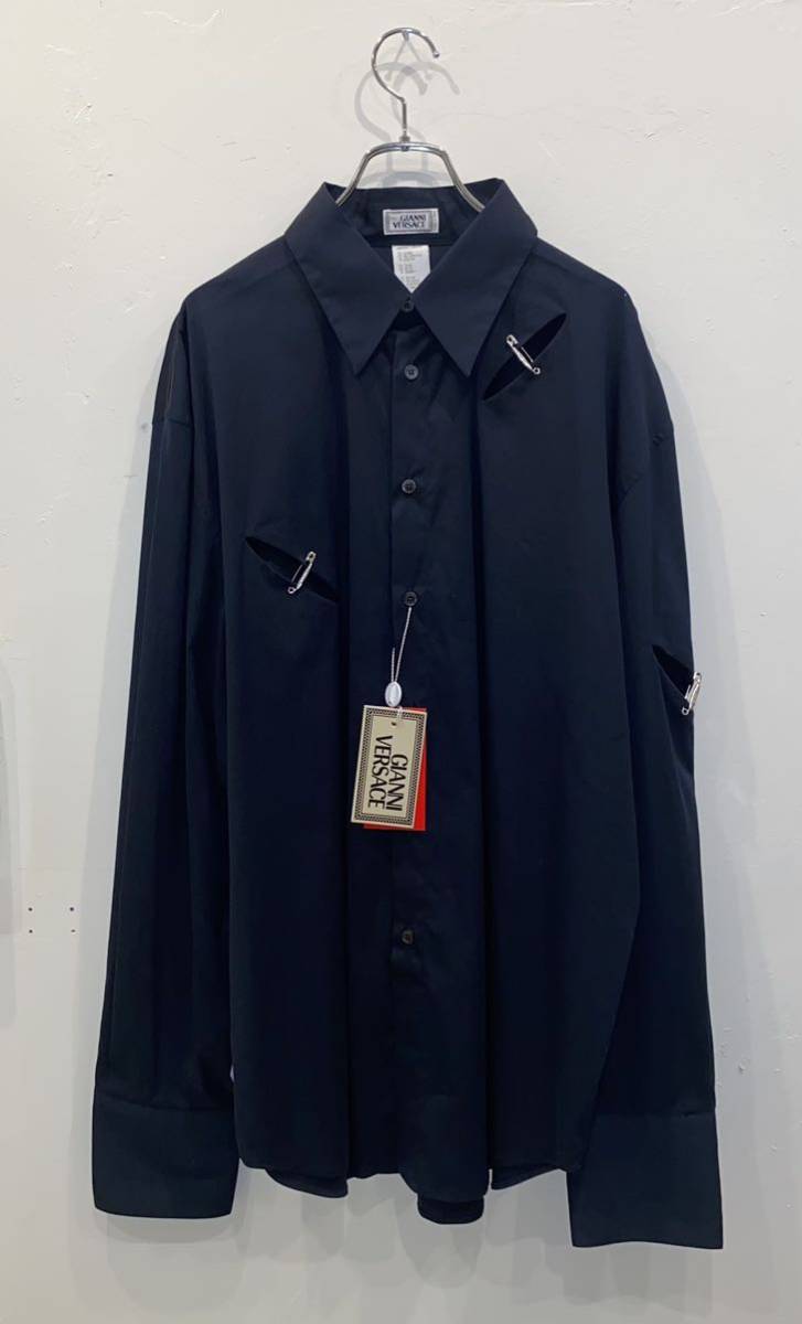 90s Gianni Versace cutout shirt with safety pin ビンテージ　ジャンニヴェルサーチ　シャツ　セーフティピン　デッドストック　未使用
