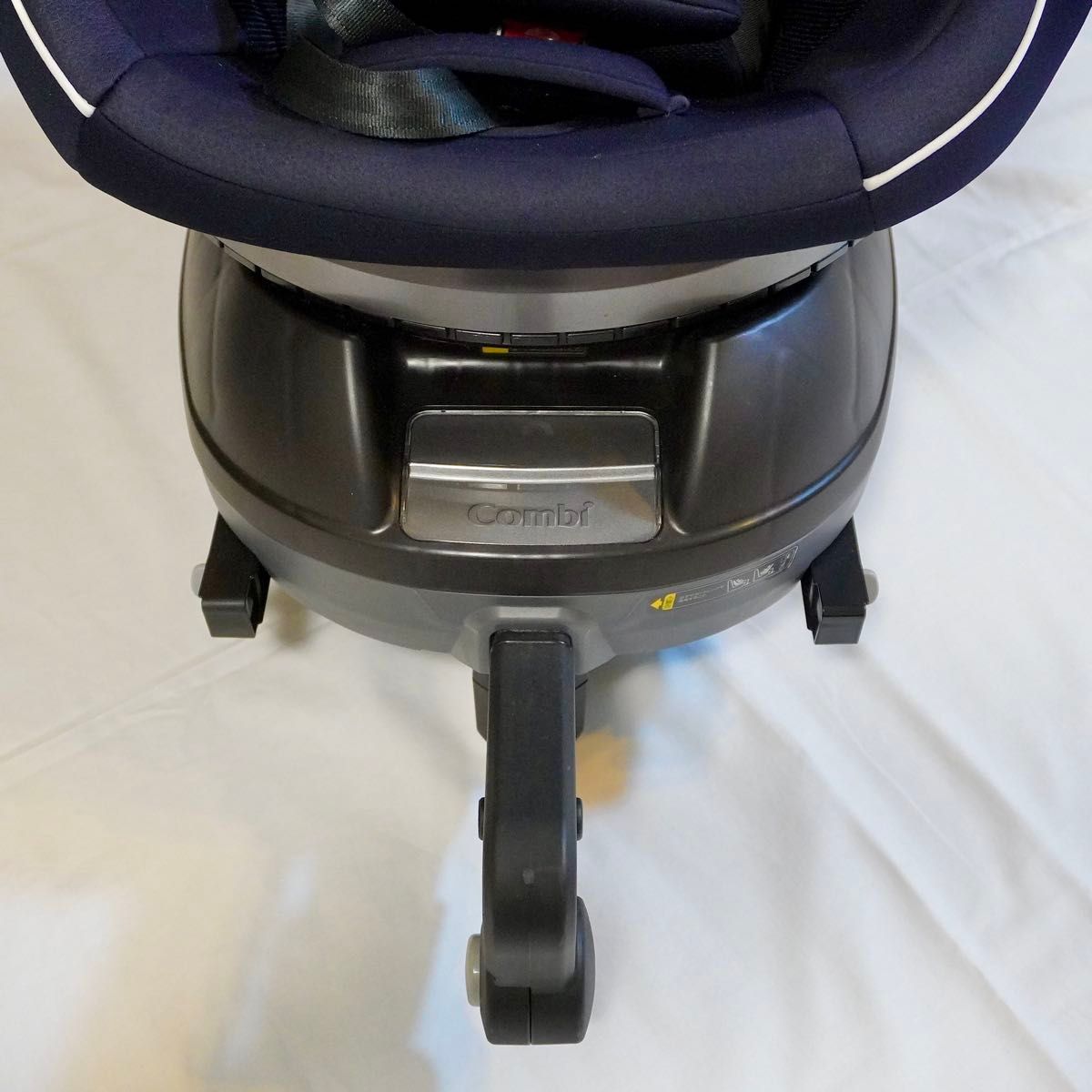 クルムーヴ JJ-600 ネイビー 回転式チャイルドシート クルムーヴ JJ-600 ネイビー 回転式チャイルドシート