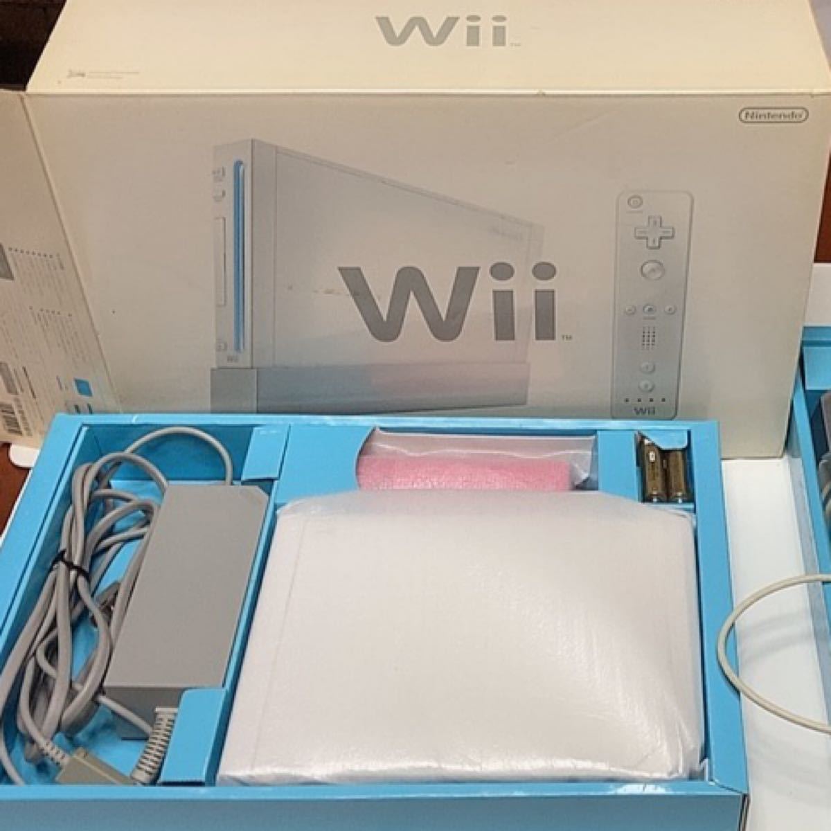 Wii 本体　リモコン2 ヌンチャク2  ソフト8のスペシャルセット　桃太郎電鉄もセットです