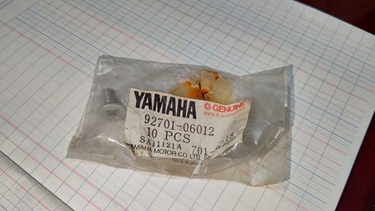 ヤマハ YZ250 純正 未使用 92701-06012 フラットヘッドスクリュ 2本 入り スクリュ スクリュー ネジ YAMAHA _画像1