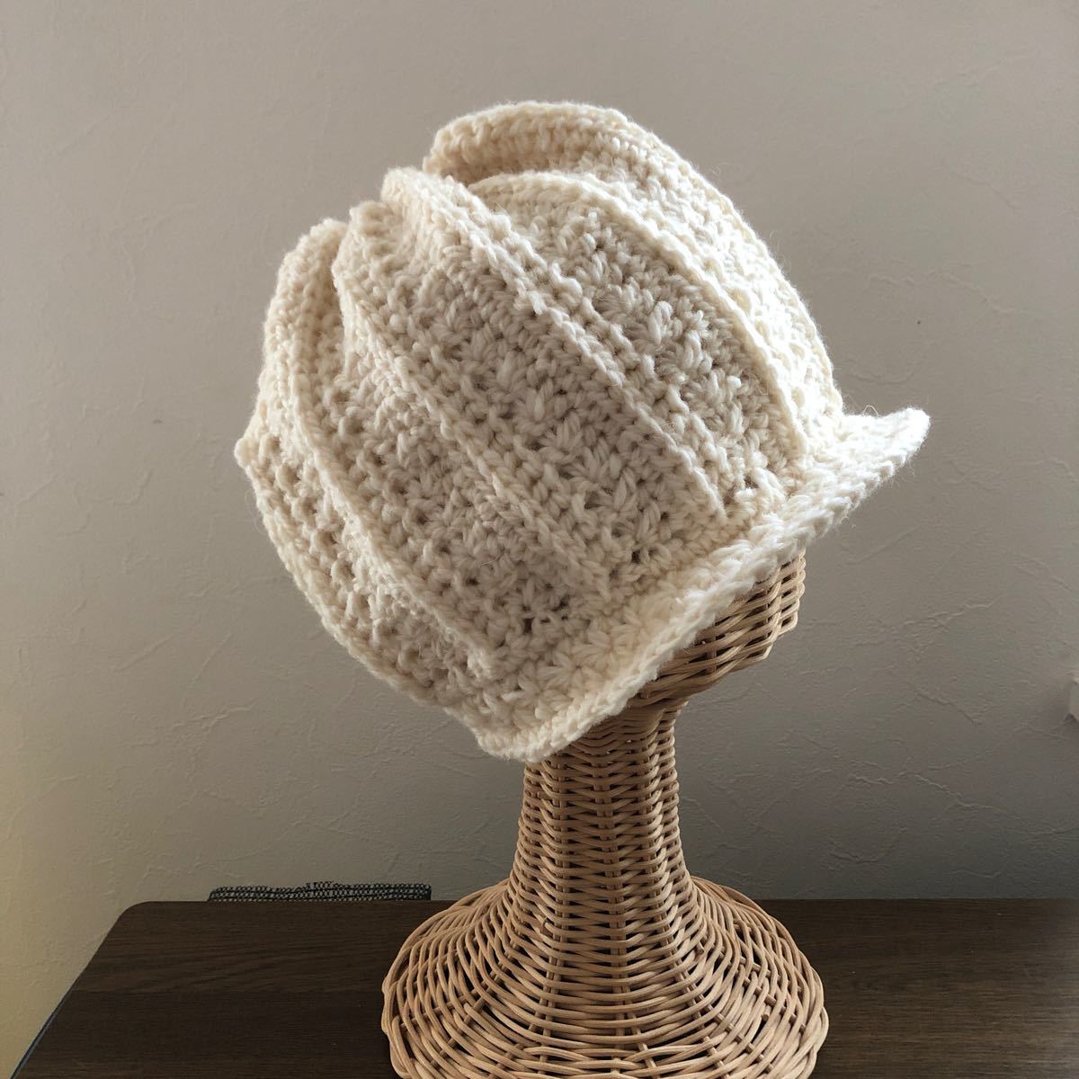 ハンドメイド 手編み帽子　アイボリー