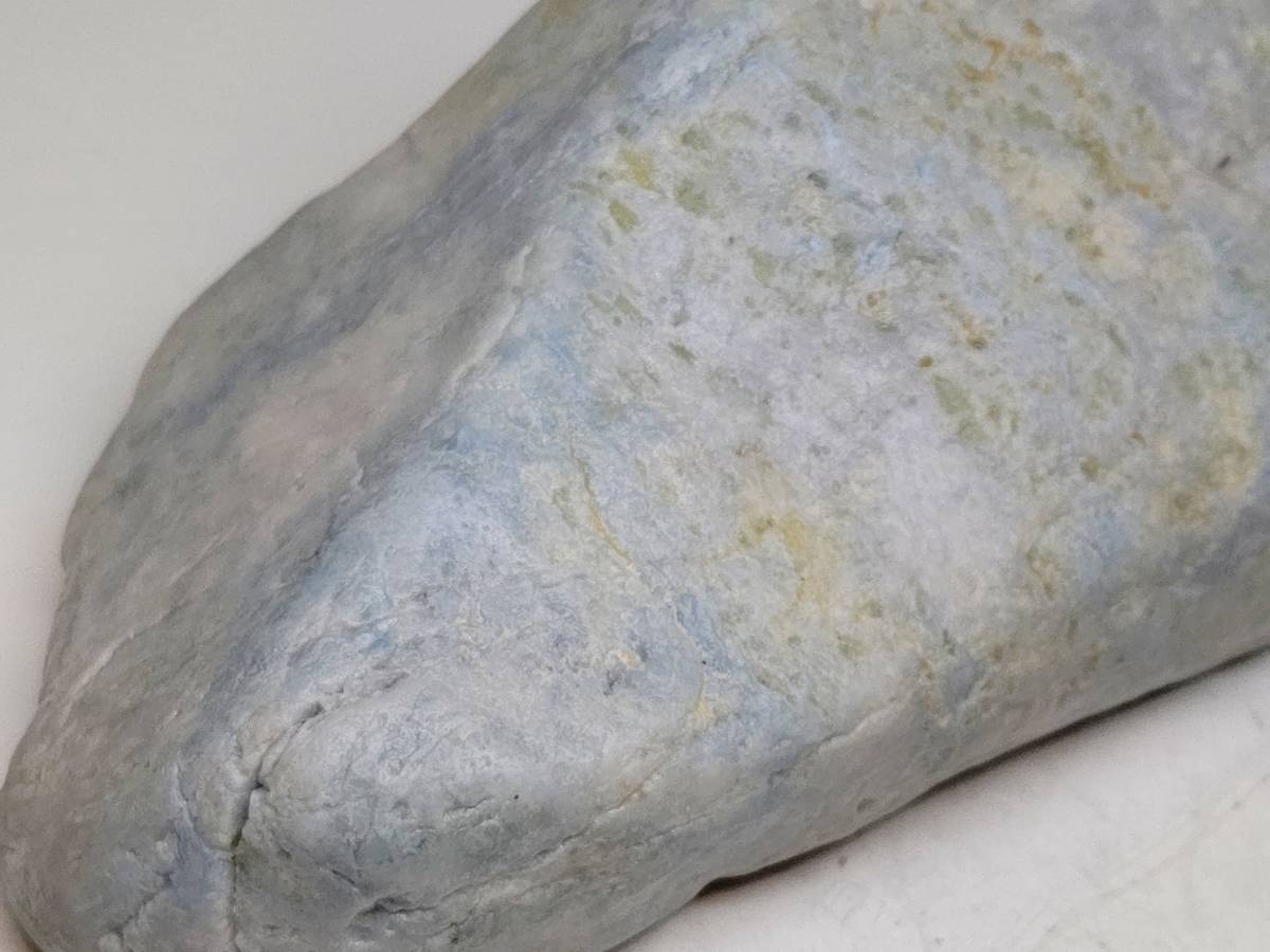 【青脈】 740g 翡翠 原石 ヒスイ 鉱物 鑑賞石 糸魚川 水石 自然石 天然石 誕生石 置物 金運