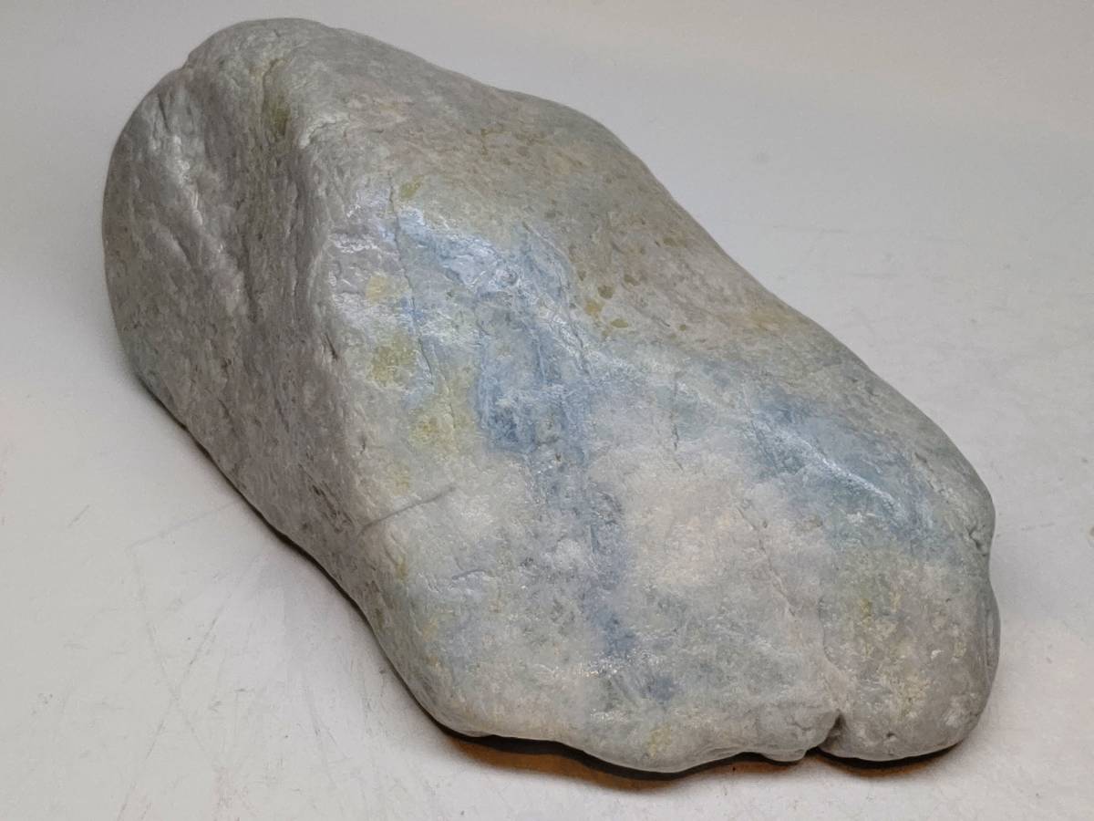 【青脈】 740g 翡翠 原石 ヒスイ 鉱物 鑑賞石 糸魚川 水石 自然石 天然石 誕生石 置物 金運