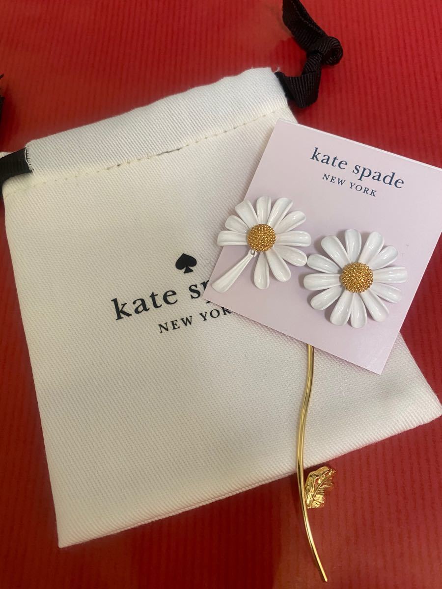 新品、未使用 ケイトスペード katespade デイジー花ピアス 巾着付き