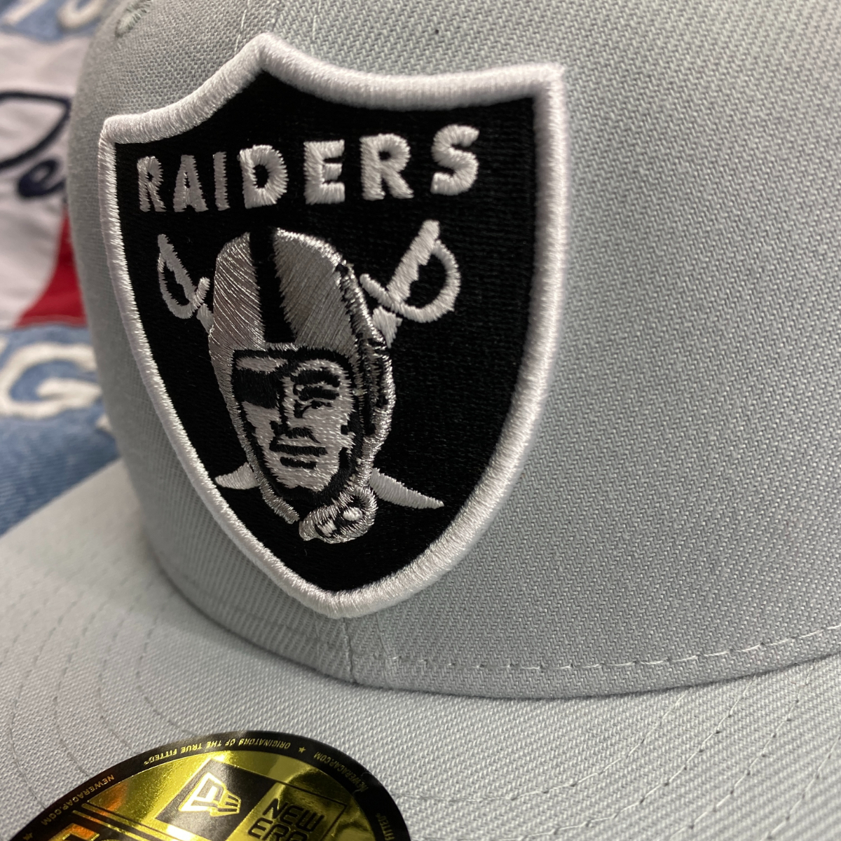【8】 NEWERA ニューエラ LasVegas ラスベガス RAIDERS レイダース Grey グレー 59Fifty キャップ 帽子 NFL アメフト USA正規品_画像2