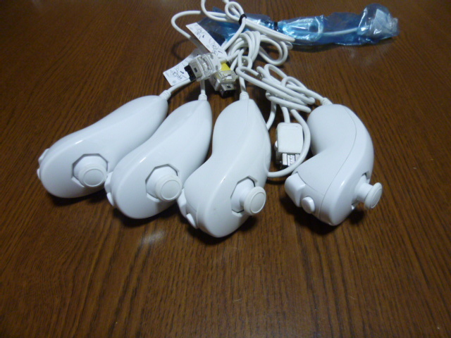N46【送料無料 動作確認済】Wii ヌンチャク 4個セット　ホワイト　（クリーニング済）白 　NINTENDO　任天堂 純正 