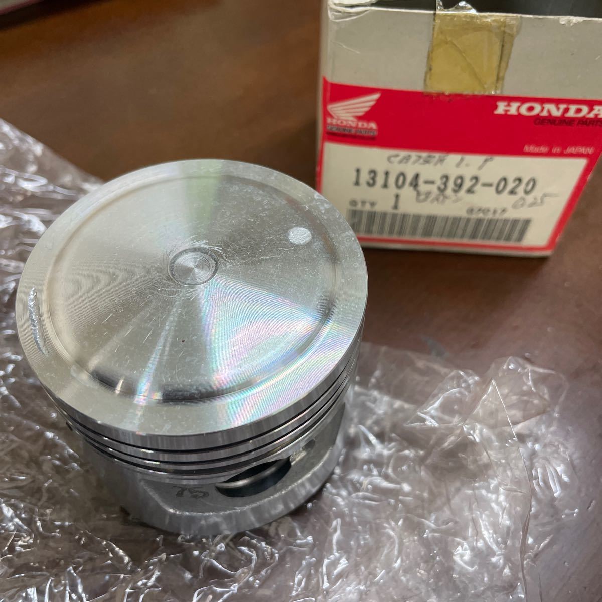 新品　CB750F ピストン　13104-392-020 ホンダ純正品_画像1