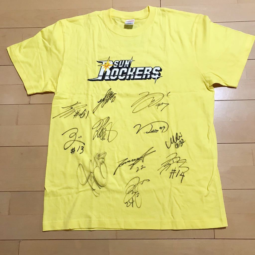 新品 未使用 非売品 Bリーグ サンロッカーズ渋谷 全選手 直筆サイン入り Tシャツ B.LEAGUE バスケ バスケットボール ベンドラメ礼生_画像1