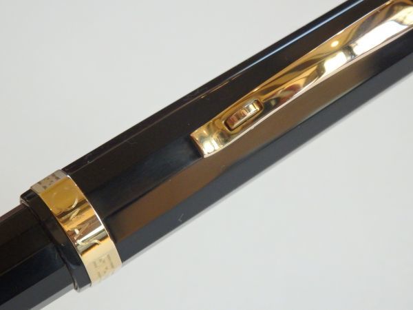 ◆【ほぼ未使用】Omas　オマス　アルティイタリアーナ パラゴン　イタリアンブラックレジン　ペン先：18K 750ソリッドゴールド　吸入式_画像8