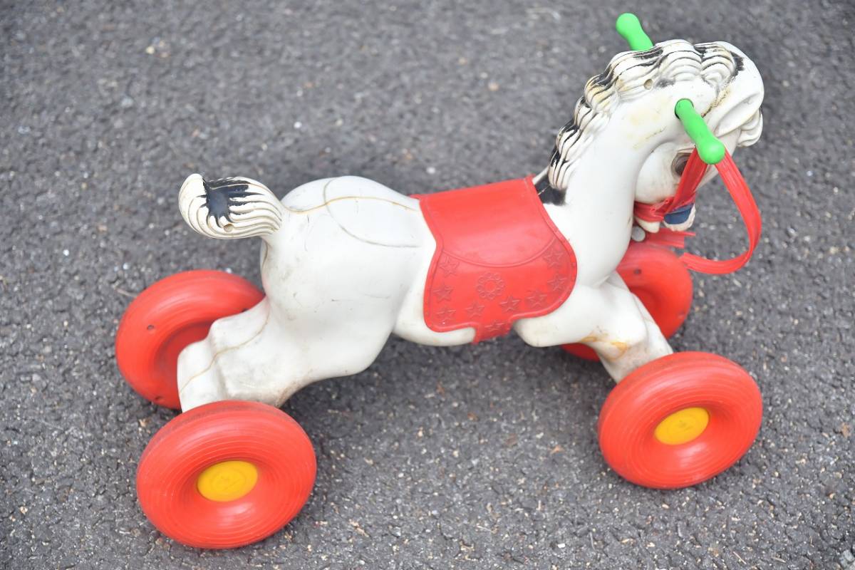  Showa Retro античный игрушка-"самокат" . лошадь san игрушка пластиковый деревянная лошадь пара ..