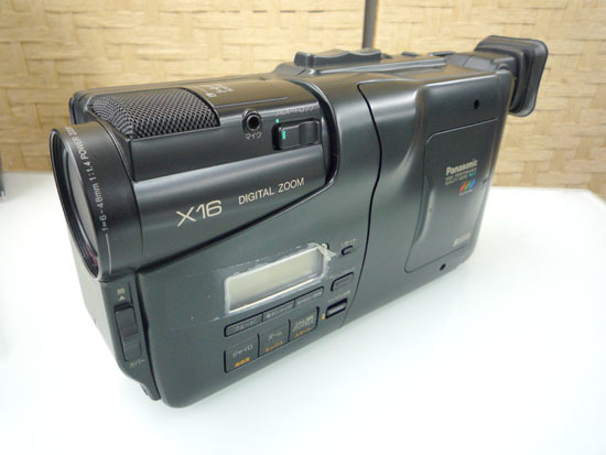 訳あり美品 Panasonic/パナソニック パナソニックムービー NV-T1 ビデオカメラ S-VHS-C MOVIE CAMERA 動作未確認 札幌市手稲区_画像2