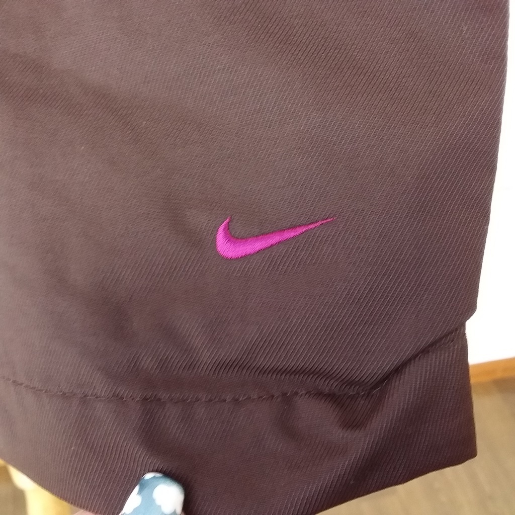 【人気】NIKE GOLF/ナイキ ゴルフ スタンドカラー ナイロンジャケット 袖口刺繍ロゴ スウッシュ ゴルフウェア ブラウン M レディース/8882_画像6