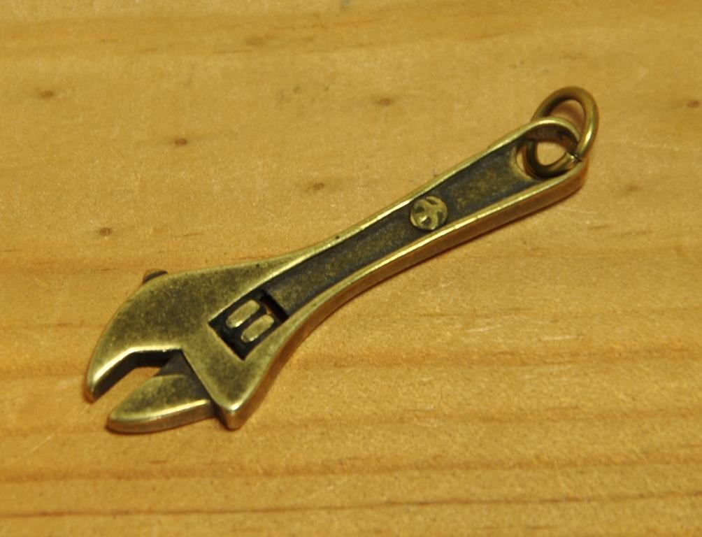 solid brass ソリッド ブラス 真鍮 無垢 生地 鋳物 鋳造 モンキー レンチ スパナ 工具 チャーム キーホルダー ネックレス ペンダントトップ_画像2