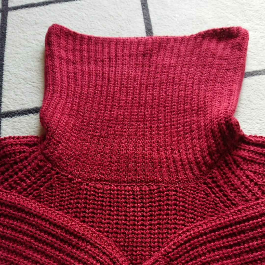 赤 オフタートルネックセーター