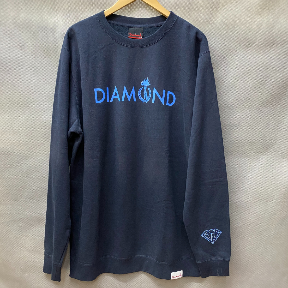 送料無料【2XL】Diamond Supply Co. 正規品 トレーナー crewneck ダイヤモンドサプライ ピスタグ付き ネイビー地 ブルーロゴ_画像1