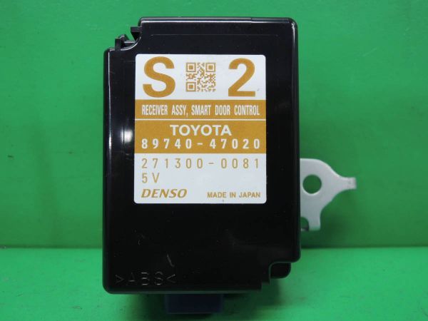 ・ DAA-ZVW30 プリウス 後期 純正 スマートドアコンピューター CPU 89740-47020 T-2616_画像1