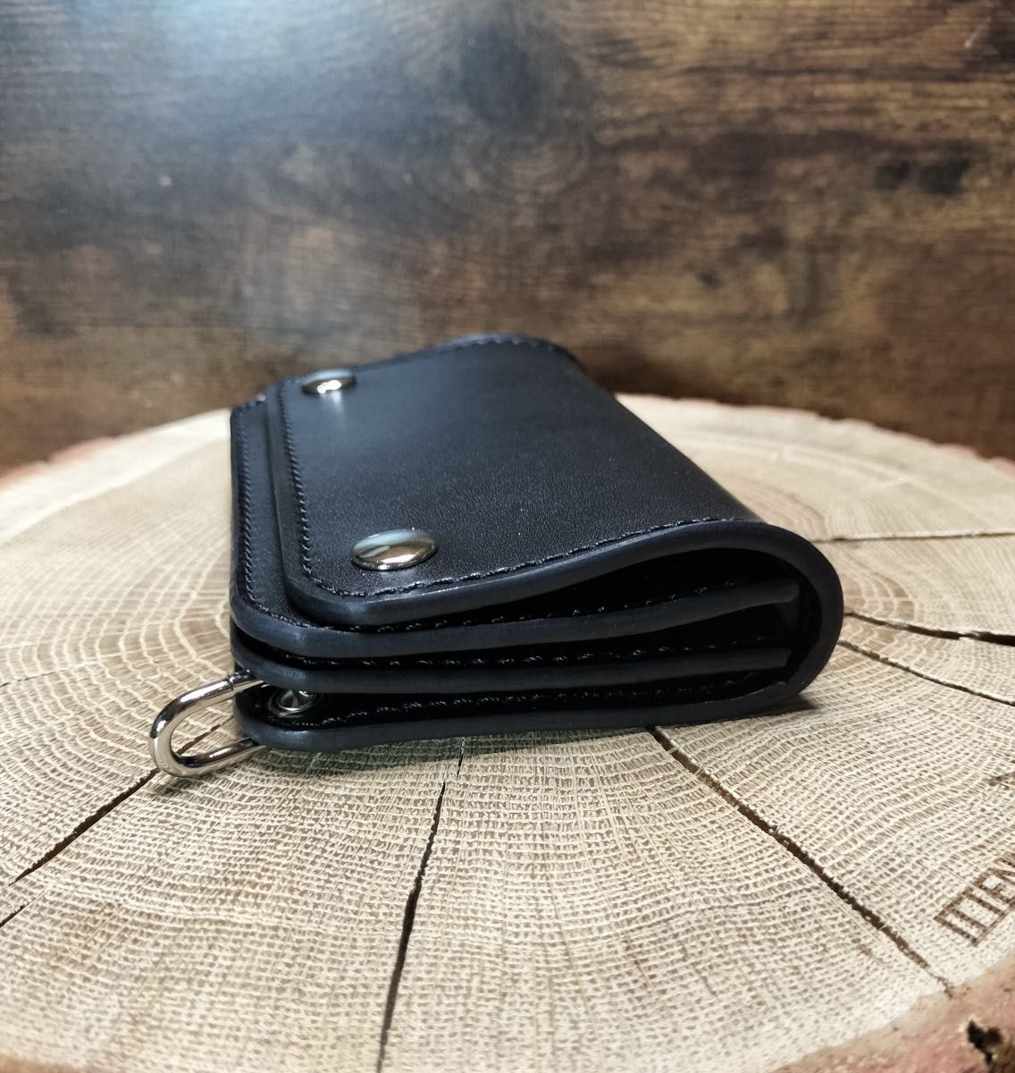 栃木レザー お札を折らない3層ショートトラッカーウォレット 黒