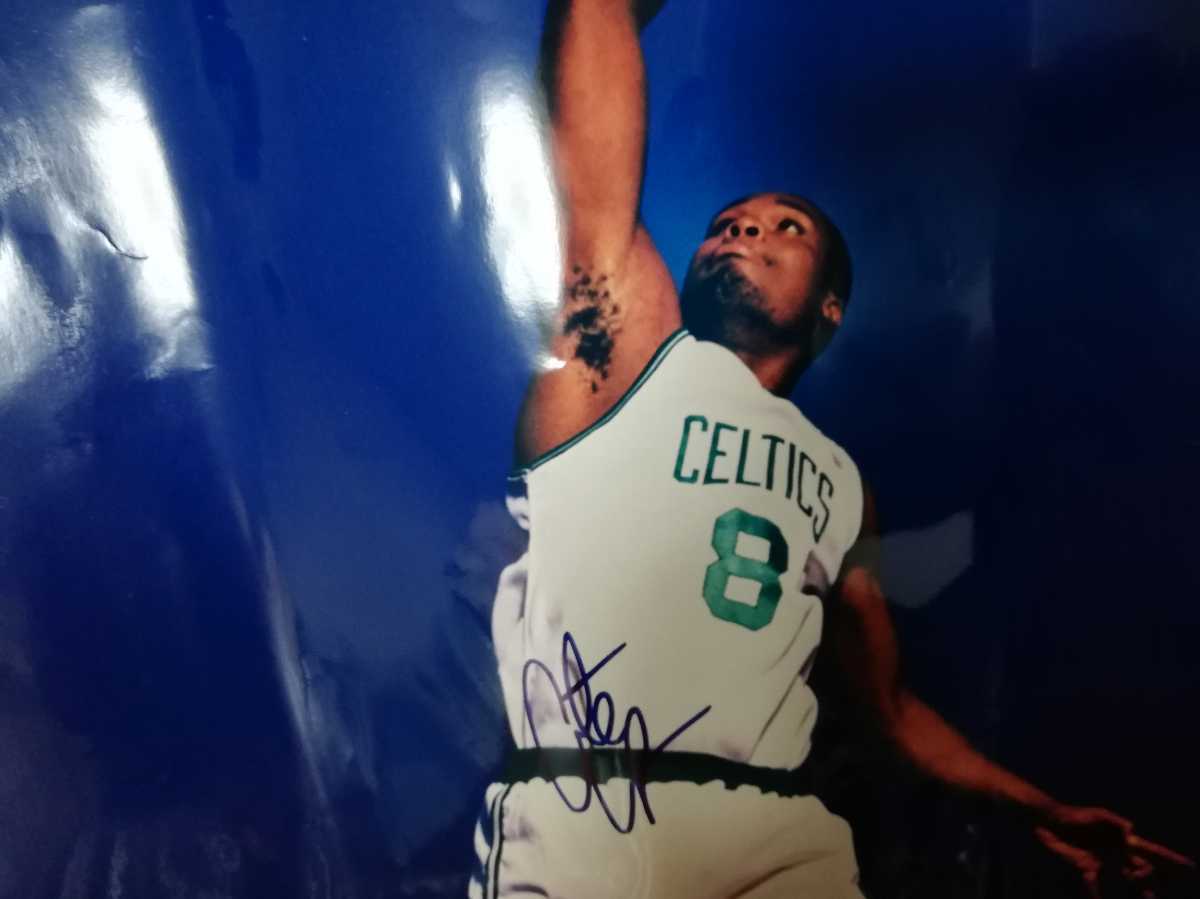 Antoine Walker with autograph poster certificate *foro gram equipped 