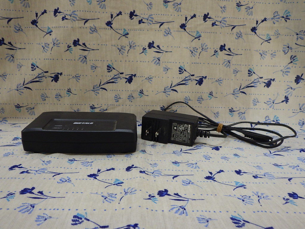 OZ93360* Buffalo производства ступица *Hub*BUFFALOLSW3-TX-5EPL/B [10/100M 5 порт переключение ступица ]*AC адаптор имеется!