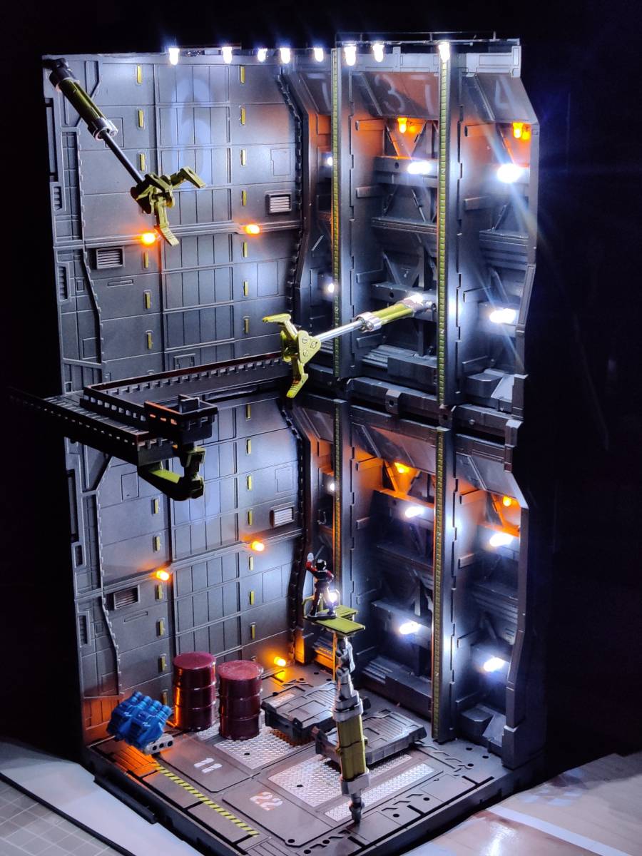 お手頃価格 ジオラマ ガンダム システムベース 基地(ブラック縦31横 格納庫 完成品