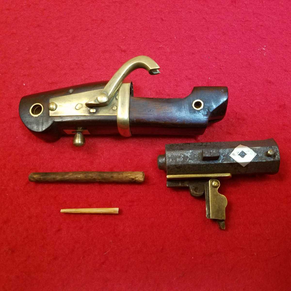 # matchlock # netsuke # disassembly . is possible to do # mechanism . movement. #. law goods # netsuke, iron ., weapon, armor, old style gun, gun #a856