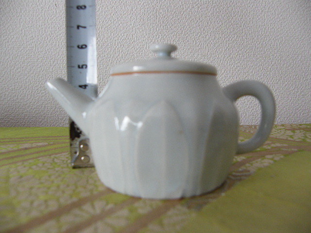  prompt decision . increase one male work white porcelain lotus .. tea . small teapot unused long-term storage 