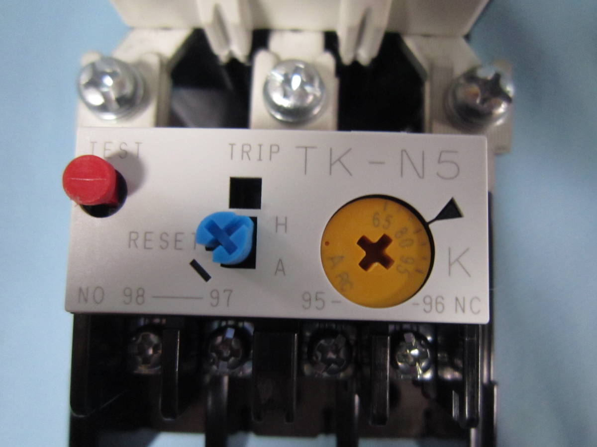 マグネットスイッチ SC-N5 (93) TK-N5 コイル100V 電磁接触器 富士電機 (接点綺麗)_画像3
