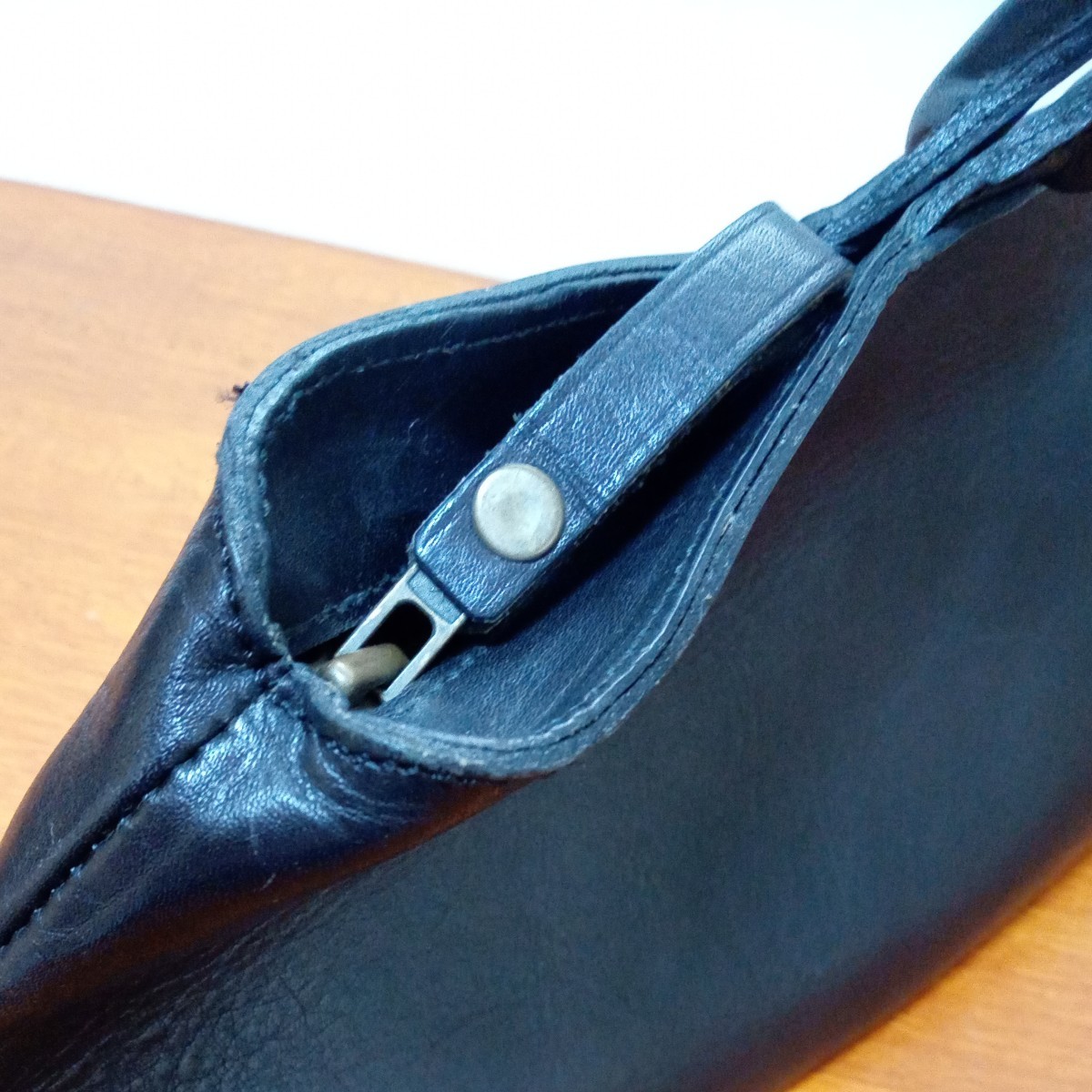 最終値下げ【used】シンプルな革のハンドバッグ