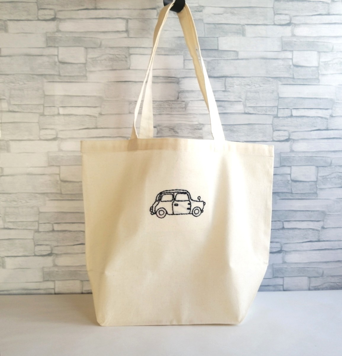 【入園入学】刺繍のシンプルな車　トートバッグ　ショルダーバッグ　2way　コットン　ハンドメイド　レッスンバッグ　手提げ　肩掛け