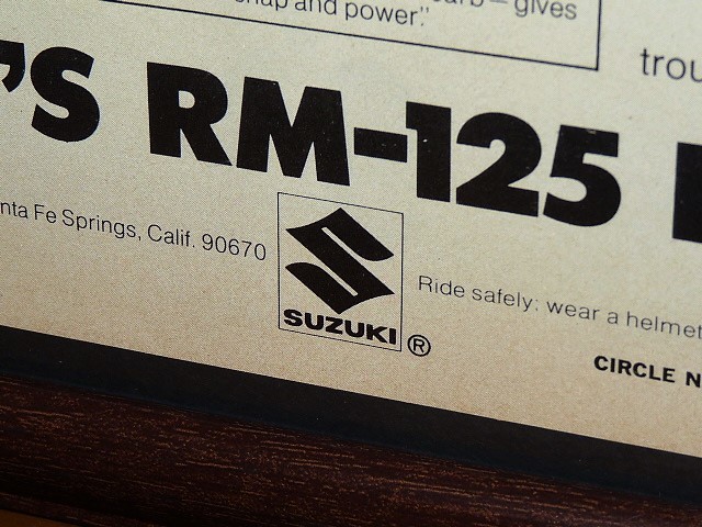 1975年 USA '70s 洋書雑誌記事 額装品 Suzuki RM125 スズキ ( A3サイズ・雑誌見開きサイズ) _画像7