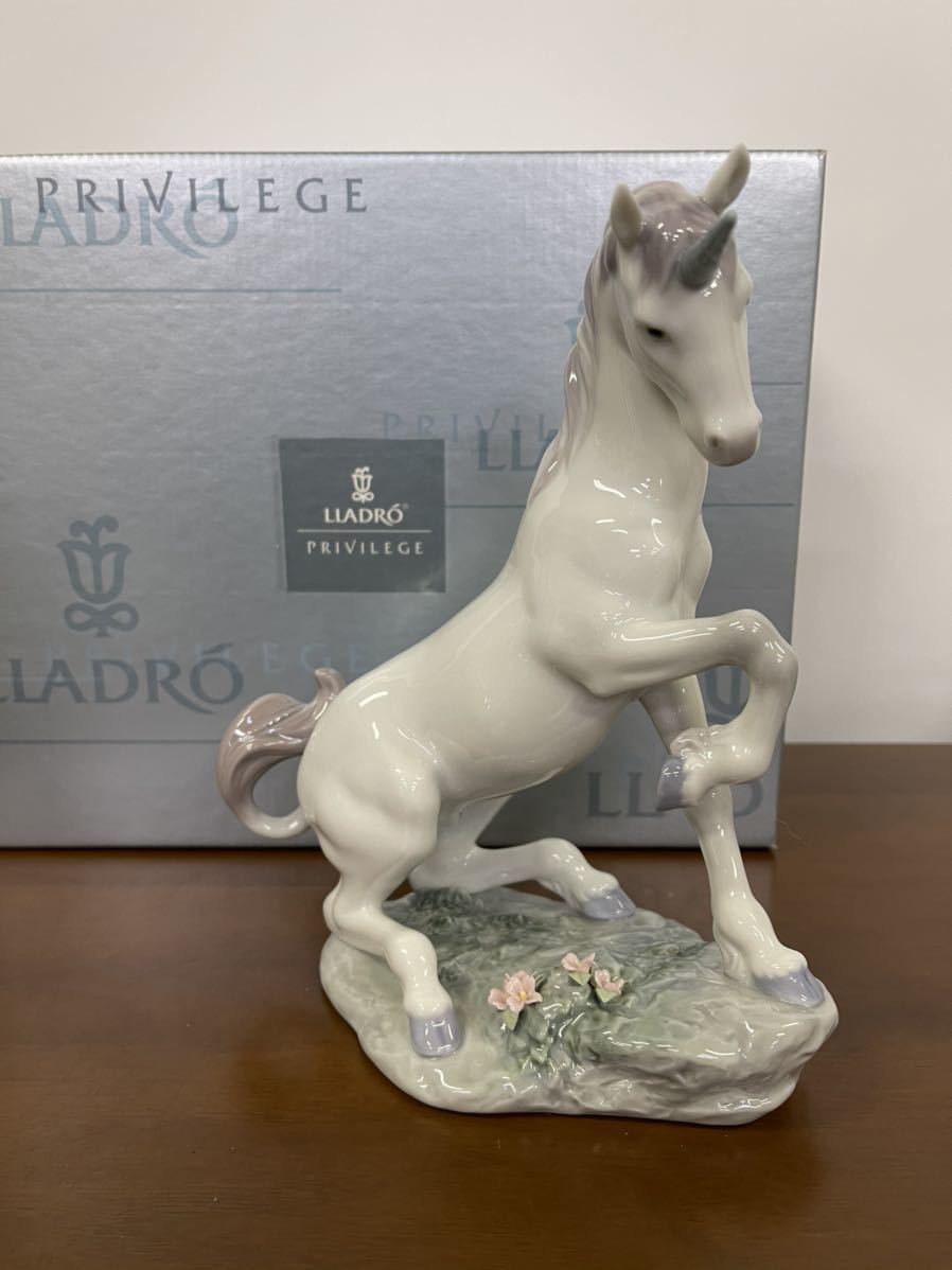 [ прекрасный товар ]LLADRO Lladro PRIVILEGE No.7697 [ magical * Unicorn ]figyu Lynn керамика кукла 