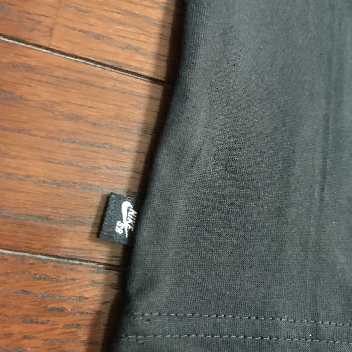 【セール】新品　Ｌサイズ　ナイキSBエスビーNIKE Tシャツ　ブラック