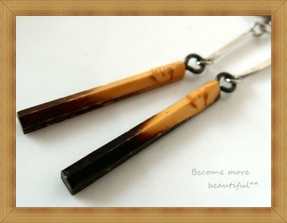 * Hokkaido a dog tradition industrial arts * element .. natural wood / wooden * woman. face tree carving stick shape long earrings *203