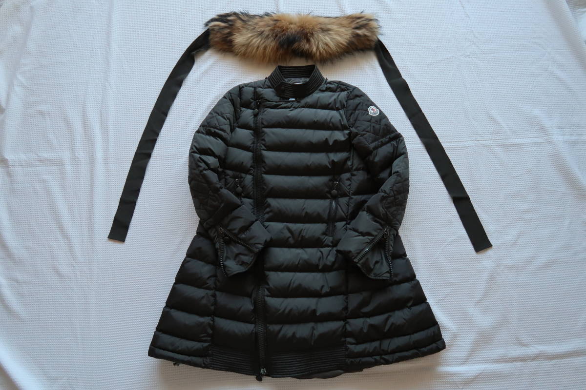 モンクレールSacai 超美品 MAYUKOファー付 ロング ダウン モンクレールSacai 超美品 MAYUKOファー付 ロング ダウン