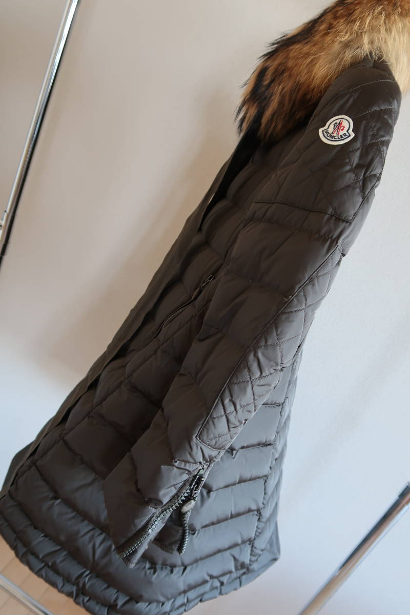 モンクレールSacai 超美品 MAYUKOファー付 ロング ダウン モンクレールSacai 超美品 MAYUKOファー付 ロング ダウン