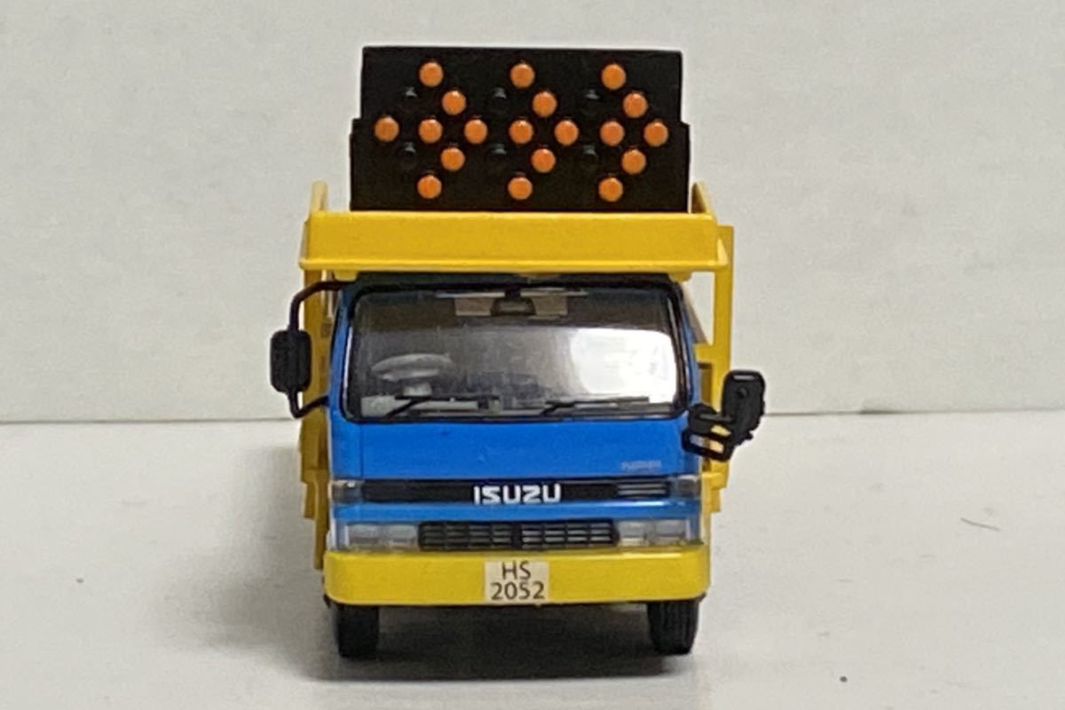 日本未発売 BEST CHOOSE 1/76 ISUZU NPR いすゞ エルフ 4代目 工事 標識 作業車 ブルー 青 トラック ベストチューズ 中国 香港 ミニカー 車_画像3