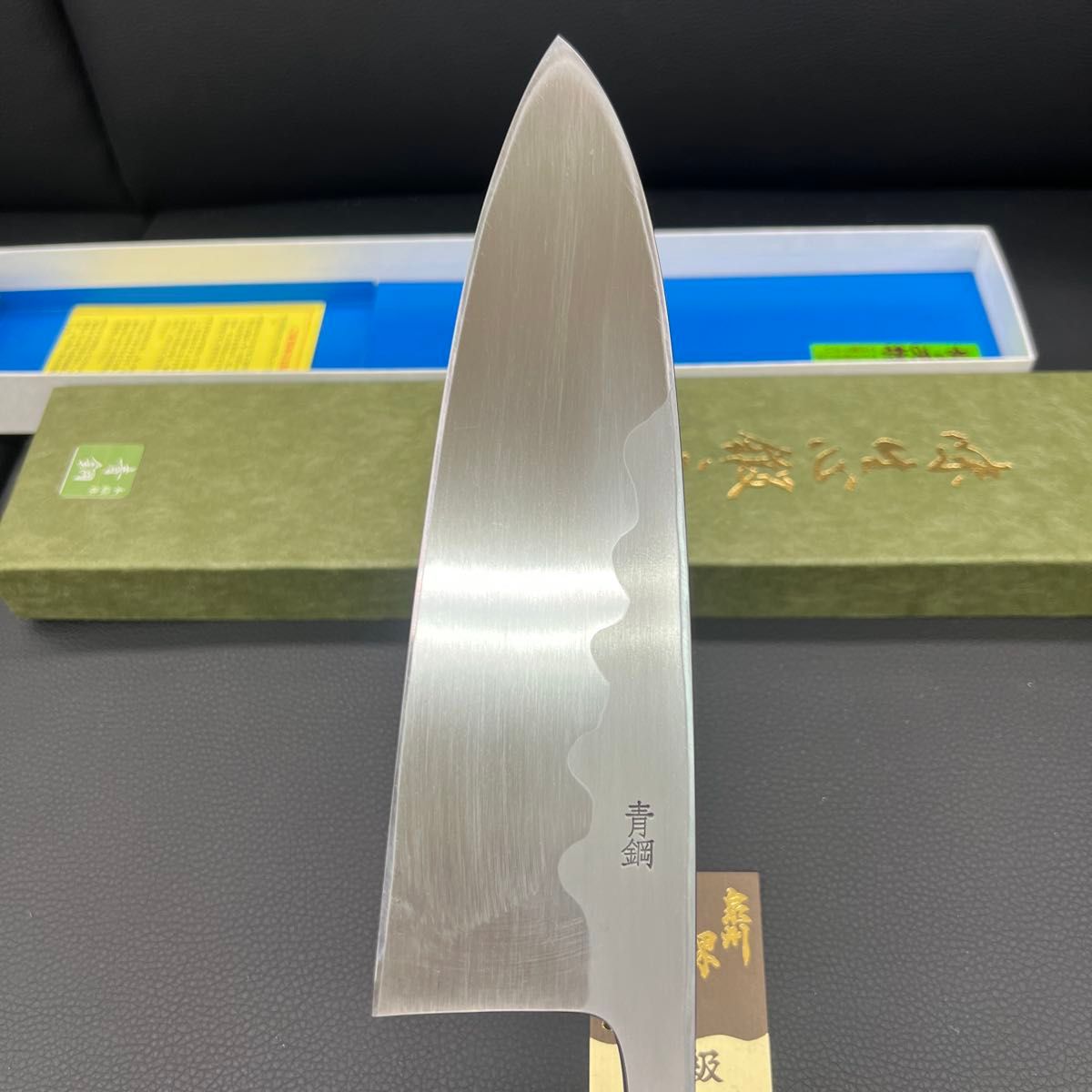 新品送料込 青鋼出刃包丁180mm水牛白八角柄マチ磨き裏押し加工済堺打