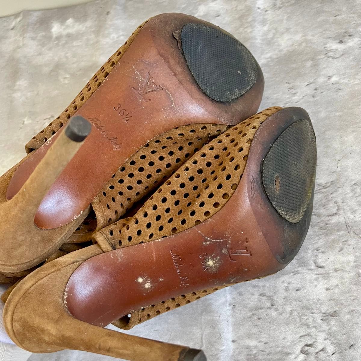 美品✨ ルイ ヴィトン パンプス ヒール ロゴ金具 ブラウン ステッチ 36.5 美品✨ ルイ ヴィトン パンプス ヒール ロゴ金具 ブラウン ス