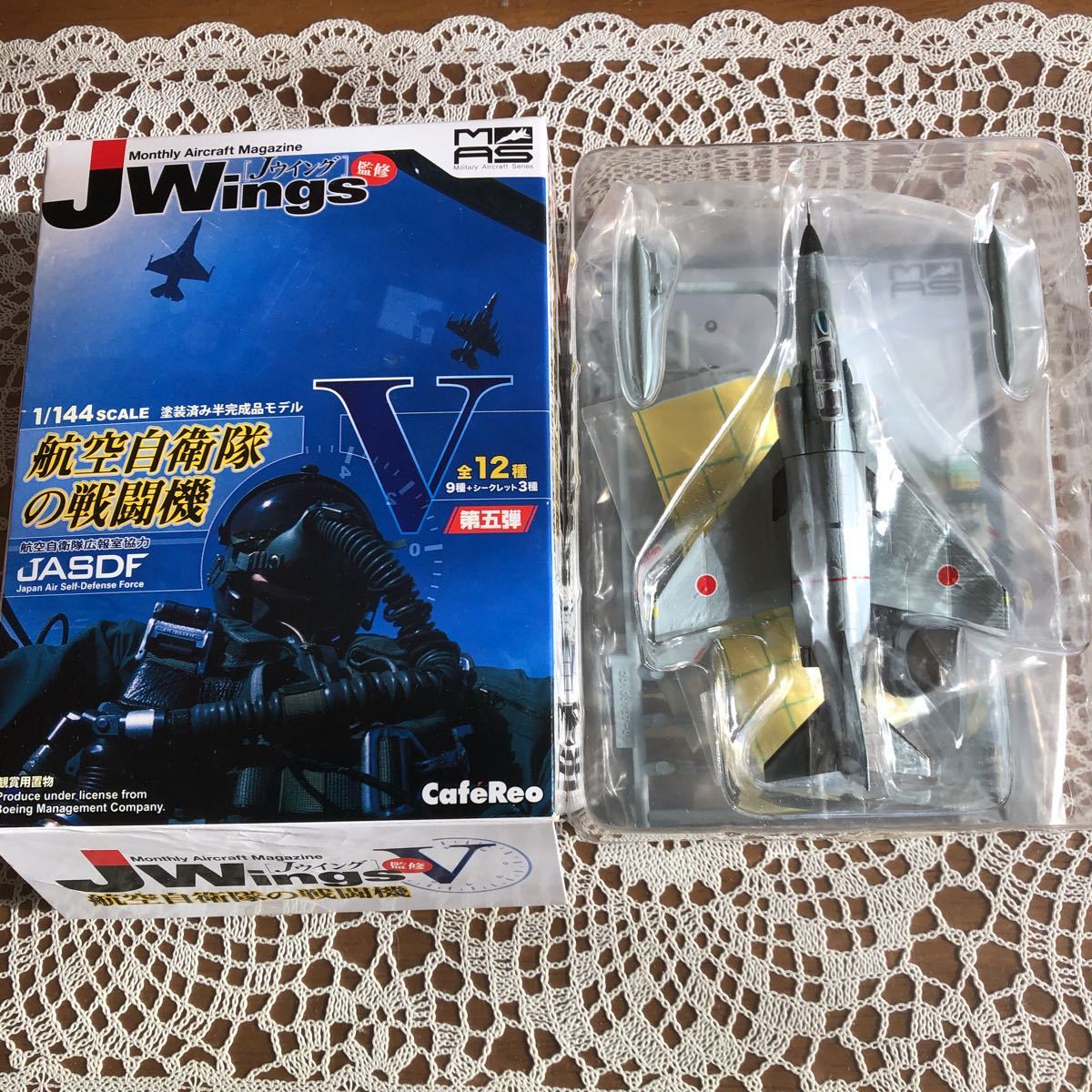 Jウイング　第5弾　航空自衛隊の戦闘機　F-4EJ改　ファントム　カフェレオ 1/144_画像1