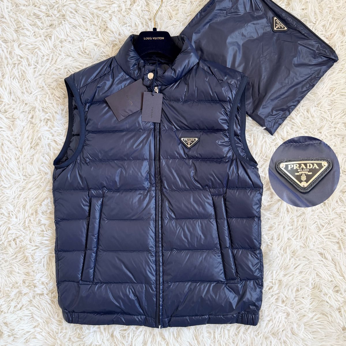 新品タグ付 プラダ ダウンベスト ポーチ付 三角ロゴ ネイビー Sサイズ