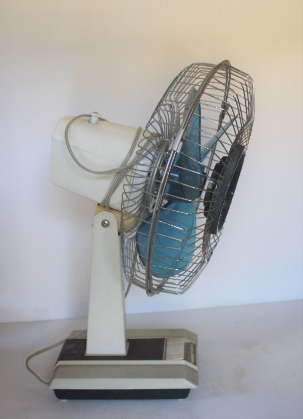 昭和レトロ◆日立　扇風機　D-682型　動作OK　ブルーの羽　高さ52㎝　当時物_画像8