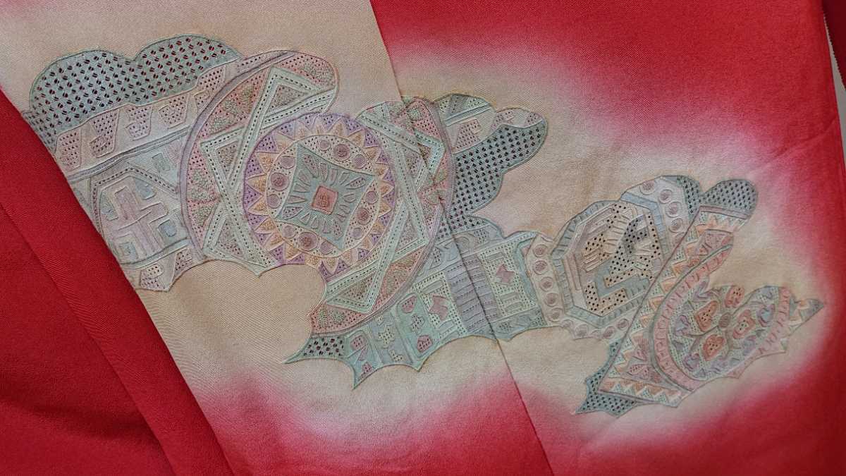 新品 道行コート 汕頭刺繍 56 エンジ系 鏡裏有職文様 未使用 未仕立 絹 正絹 留袖 色留袖 訪問着 附下げ 無地等のお着物に　_画像8