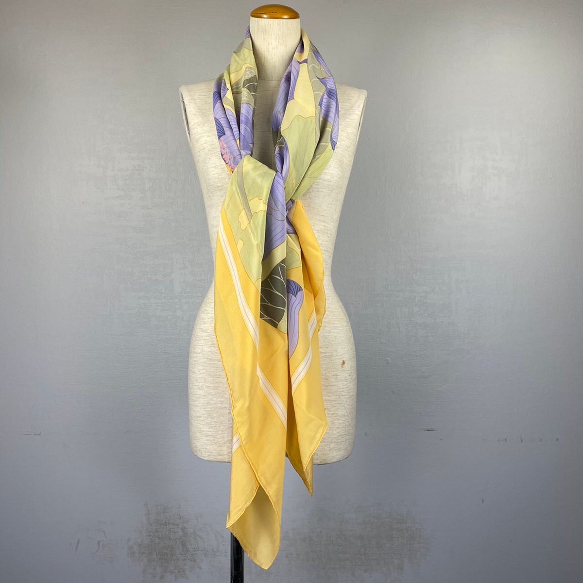 HERMES CARRES140 LARGE SIZE SILK 100% SCARF FLEURS DE LOTUS MADE IN FRANCE/エルメスカレ140蓮の花シルク100%大判ショール